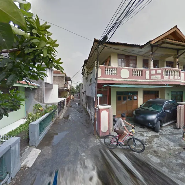 Ayam Goreng Tulang Lunak Bu Hj. Nden