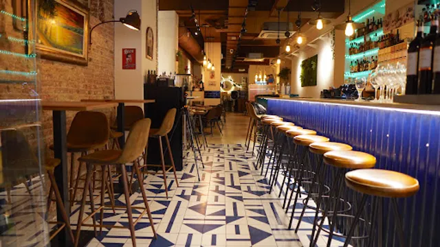 ENCERCLE, Paellas, tapas y coctelería