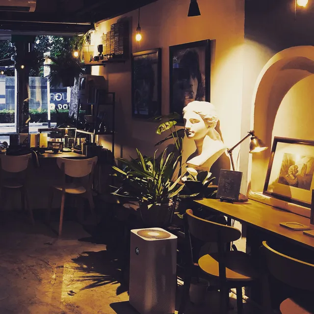 Three Little Birds Coffee Stand on Lonely Avenue