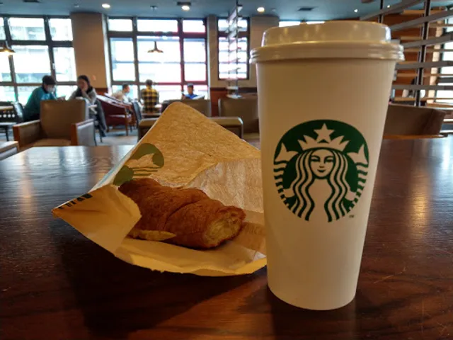STARBUCKS Xinzhuang Shuangfeng Shop
