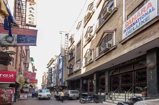 Sahara International Deluxe