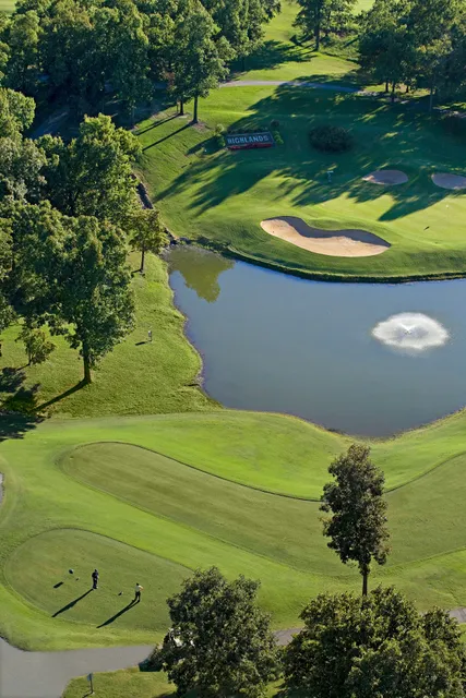 Highlands Golf and Pub