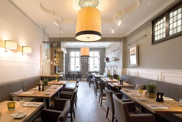 Henny's Restaurant & Events