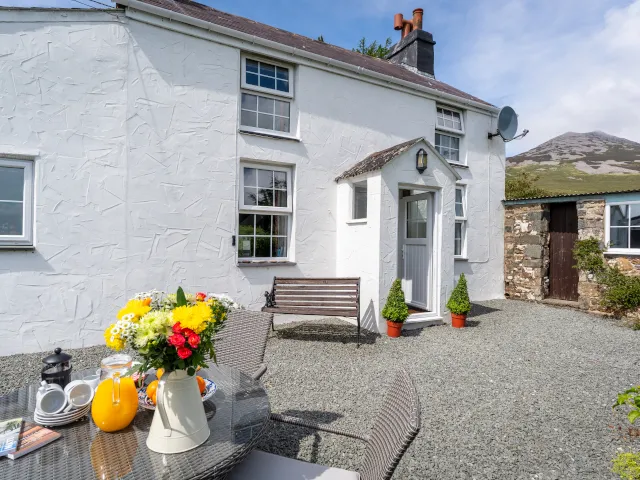 Gors-lwyd Cottage
