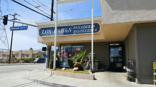 Los Lobos Bakery