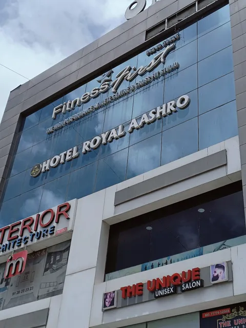 Hotel Royal Aashro
