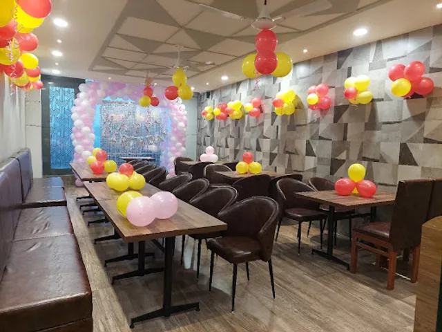 Vegking Family Restaurant Varanasi