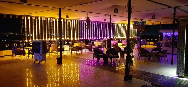 2 Seasons coffee Shop