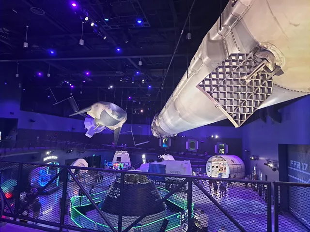 Space Bowl Bistro reviews open - EyJidWNrZXQiOiJ1dGEtaW1hZ2VzIiwia2V5IjoicGxhY2VfaW1nL19KWl9JNDR4VFlhZDZFZ2lubnVoSXciLCJlZGl0cyI6eyJyZXNpemUiOnsid2lkdGgiOjY0MCwiaGVpZ2h0Ijo2NDAsImZpdCI6Imluc2lkZSJ9LCJyb3RhdGUiOm51bGwsInRvRm9ybWF0IjogIndlYnAifX0=