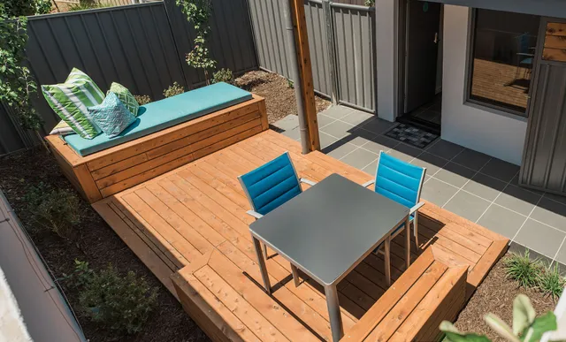 Bright Colonial Motel