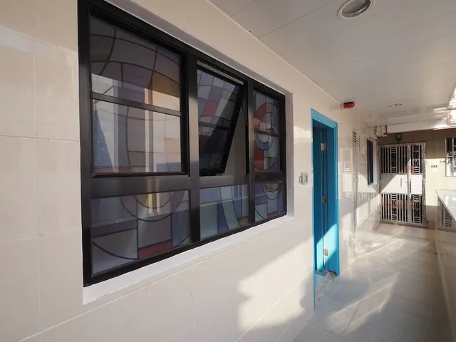 Panda's Hostel - Hot Dog Bus