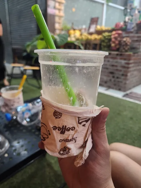 ຮ້ານເຈ້ນ້ອຍນ້ຳປັ່ນທາງໂຄ້ງວຽງຈະເລີນ