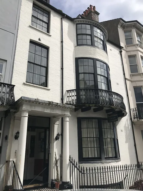 kempfield house hotel & saint James pub