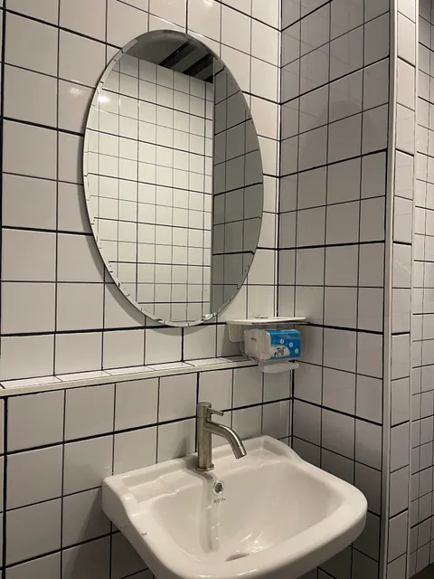 Luggage Storage & Shower room By Easy Drop