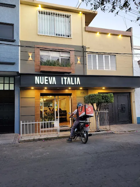 RESTAURANTE ITALIANO, NUEVA ITALIA, Pastas, Pizza y Vino