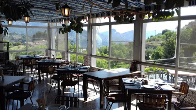 Hostal Restaurant El Pirineo