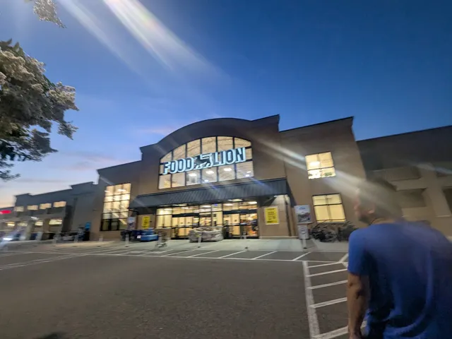 Barefoot Commons Plaza