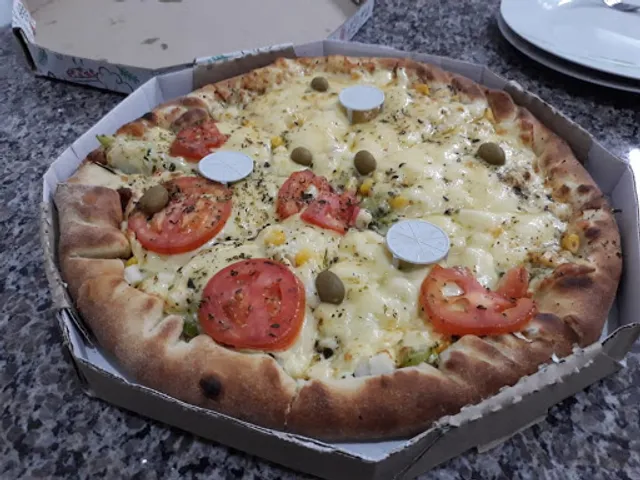 Torre de Pizza e Lanches