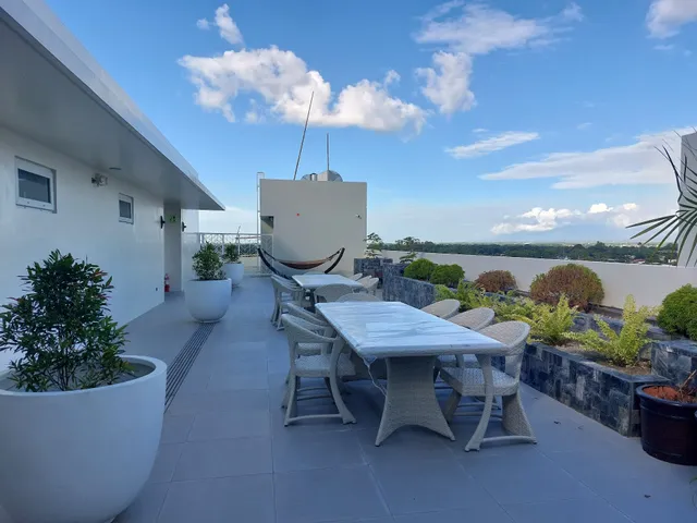 Roy's Hotel and Convention Center