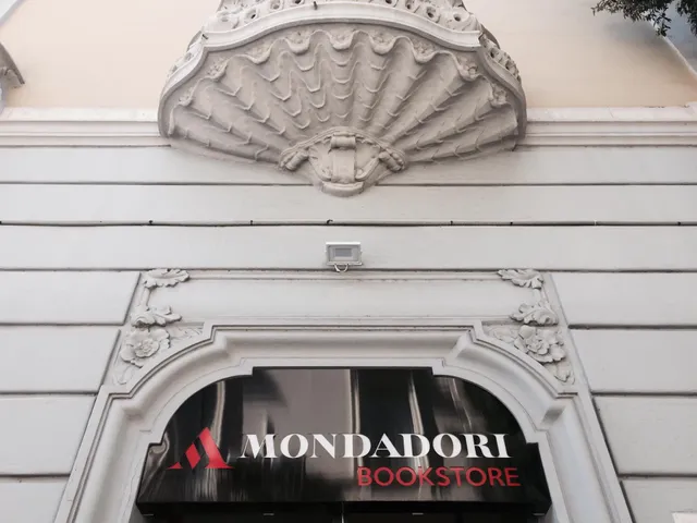Mondadori Bookstore