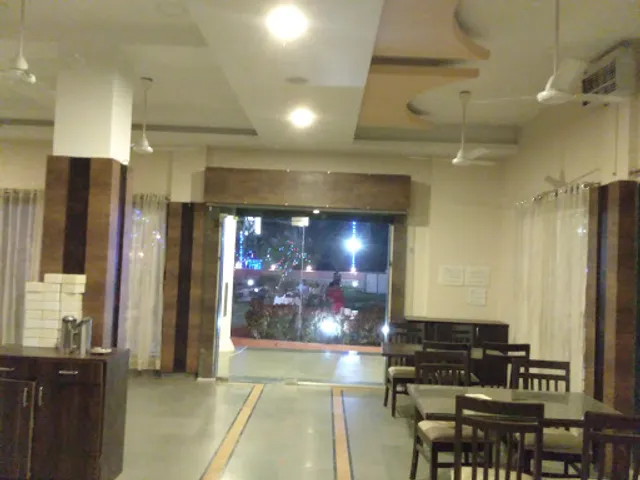 Hotel Gurukrupa Restaurant & Bar