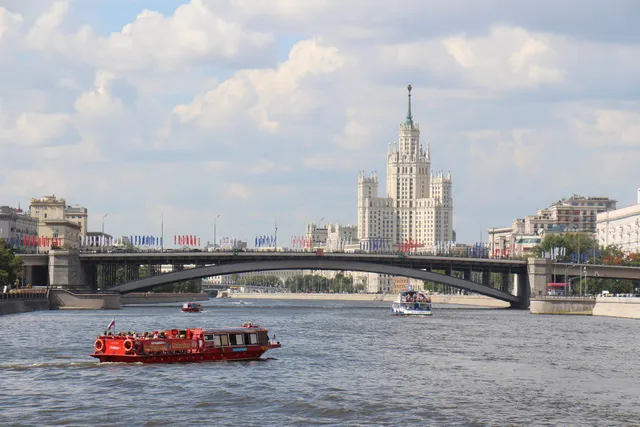 Moskvatrip - Водные прогулки по Москве-реке на теплоходе