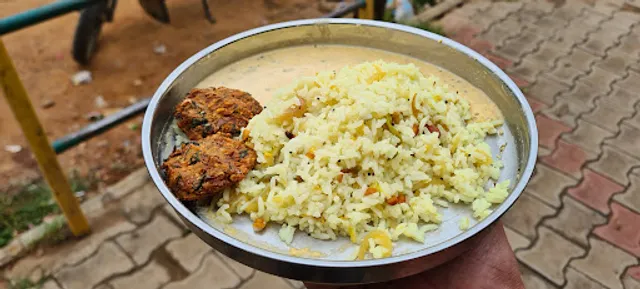 Amrutha Varshini tiffens