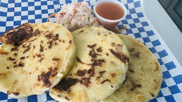 Yarling’s Pupuseria