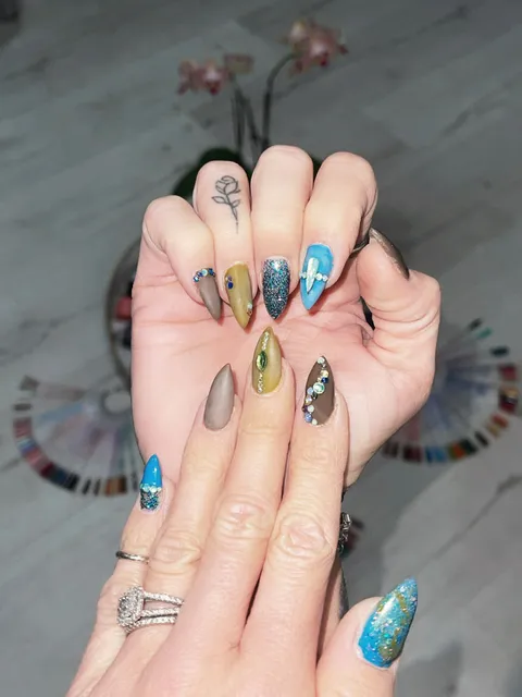 LLXXX Evolve Mobile Nail & Lash Tech