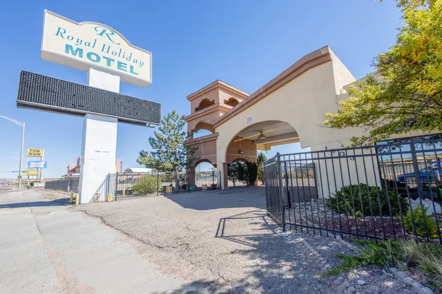 Royal Holiday Motel By Belvilla Gallup I-40