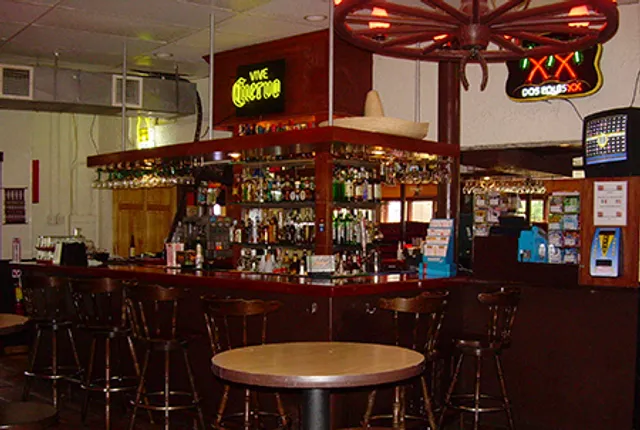 Paisanos Restaurant & Bar