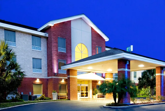 Holiday Inn Express & Suites Weslaco by IHG