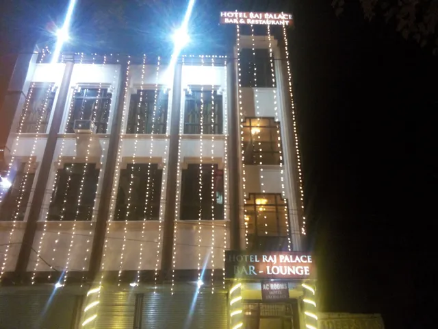 HOTEL RAJ PALACE