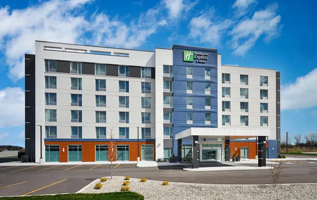 Holiday Inn Express & Suites Windsor East – Lakeshore by IHG