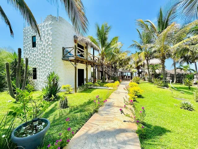 Hotel Villas Tortuga, Celestino.