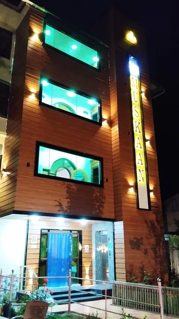 OYO 77605 Young Muskan Palace