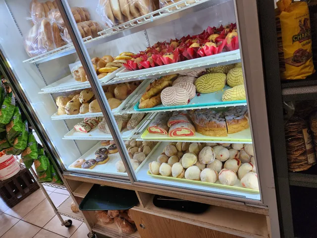 Tienda y Panaderia Morales