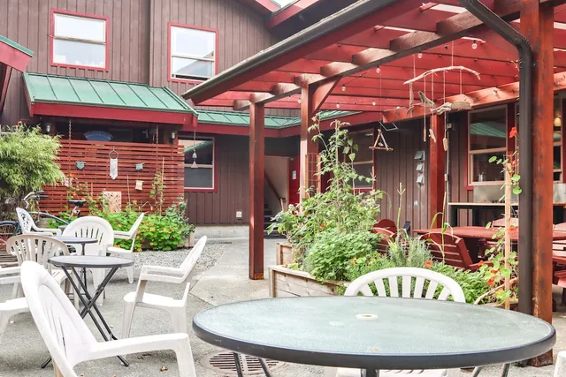 Tofino Hostel / Whalers Guesthouse