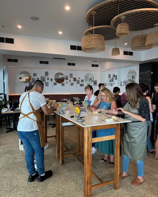 Enzos Cucina Labrador