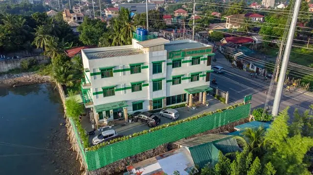 D and R Travellers Inn