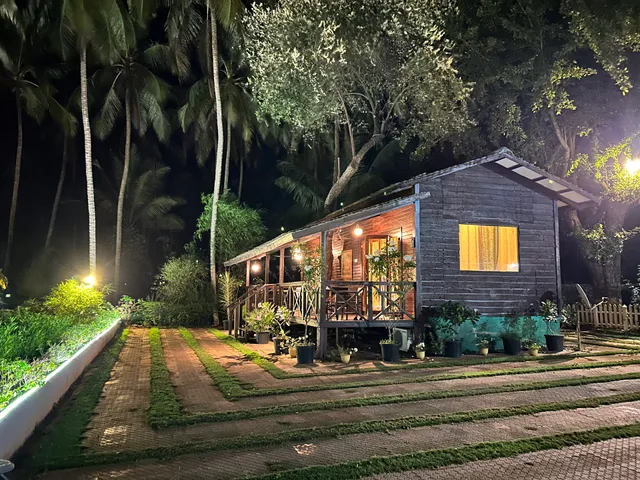 SaffronStays Little Paradise