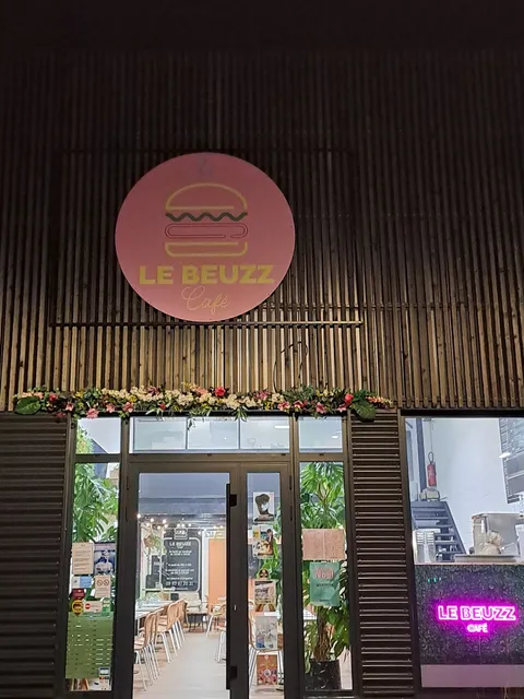Le Beuzz Café