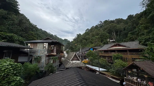 บ้านน้อยกลอยใจ