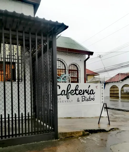 Casa Roosevelt Café & Galería