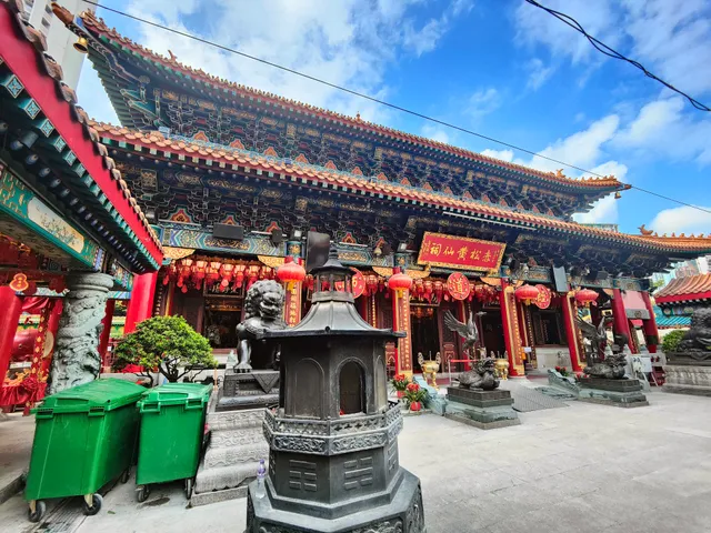 Wong Tai Sin Temple Square