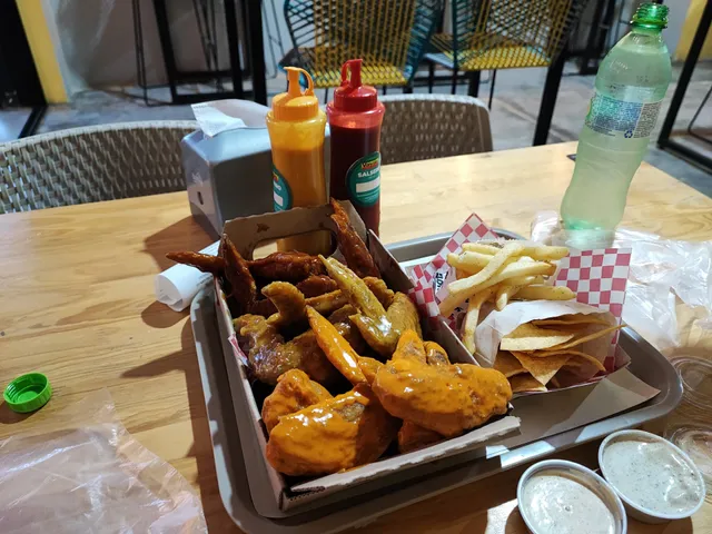 La Chickeneria - La Flora