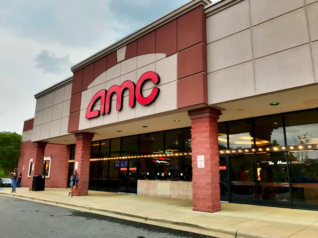 AMC River Hills 10