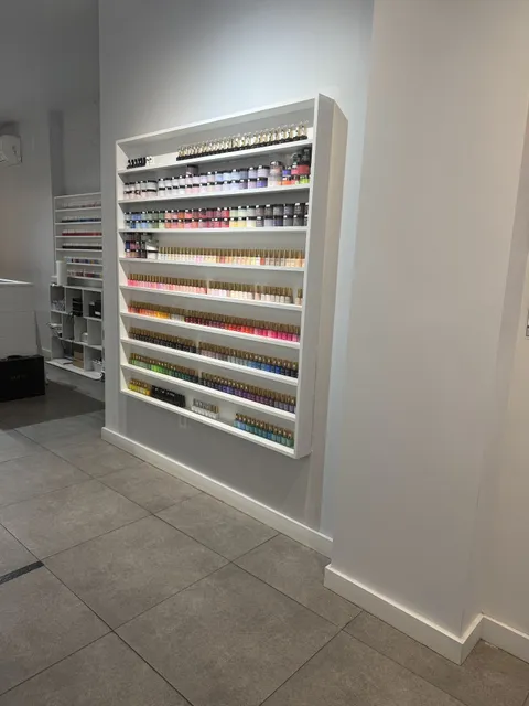 Zeno Nail Bar