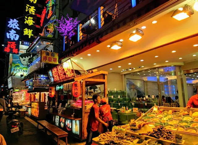 佳珍生猛海鮮-新鮮｜墾丁美食|團體合菜｜平價熱炒｜家常菜｜價格透明｜舒適｜墾丁大街｜生魚片