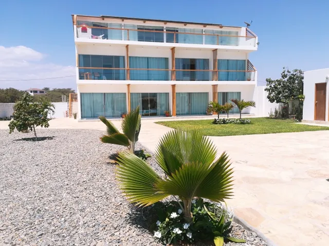 Hotel "Los Vientos de Vichayito"